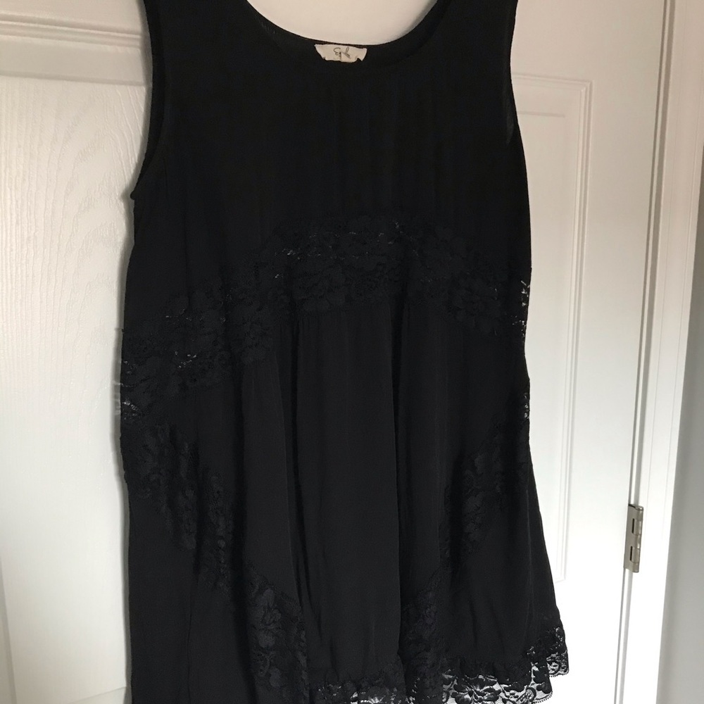 Easel Lace-Inset Swing Top